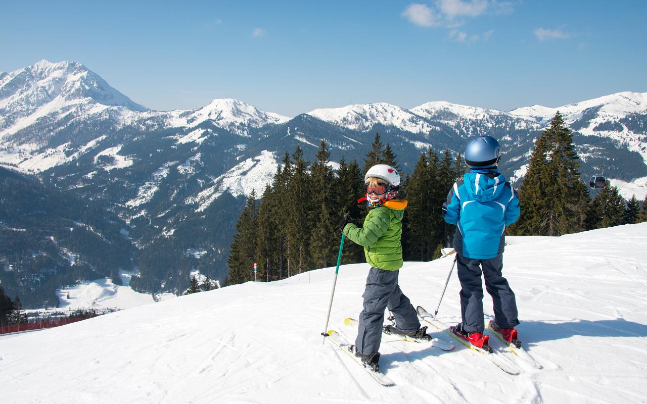 two-boys-skiing-xlarge
